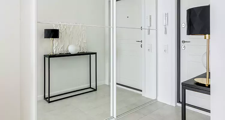 Mirrored Bifold Closet Doors Repair in Leisure City, FL
