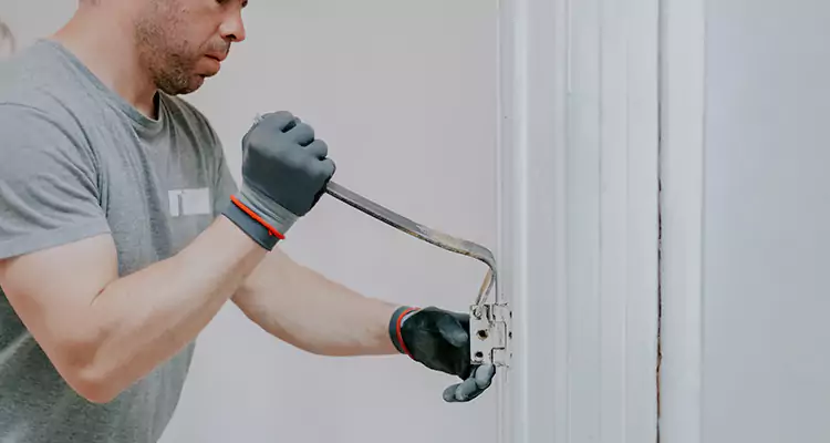 Cracked Door Jamb Repair in Leisure City, FL