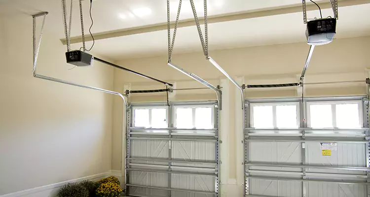 Residential Emergency Garage Door Repair in Leisure City, FL