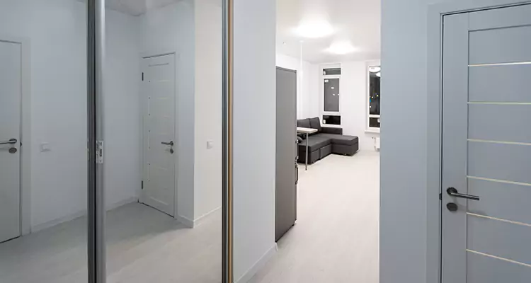 Modern Mirrored Closet Doors Repair in Leisure City, FL
