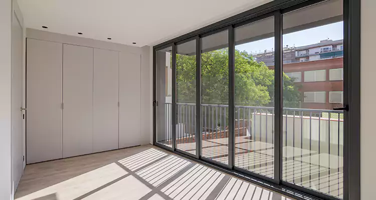 Fix Sliding Screen Door Track in Leisure City, FL